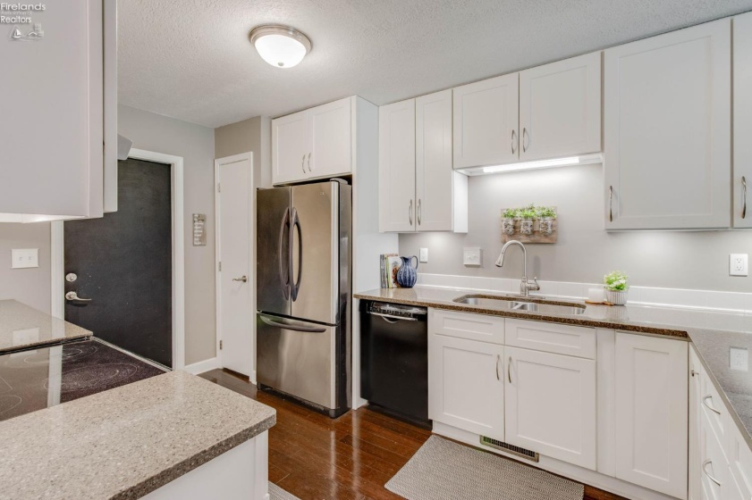 70 Harbors End, Port Clinton, 43452, 2 Bedrooms Bedrooms, ,2 BathroomsBathrooms,Residential,For Sale,Harbors End,20262977