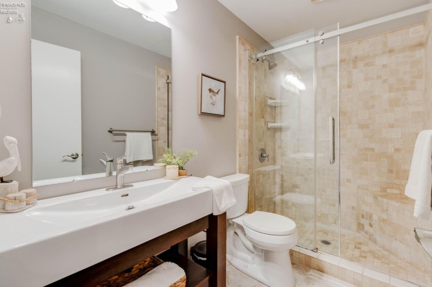70 Harbors End, Port Clinton, 43452, 2 Bedrooms Bedrooms, ,2 BathroomsBathrooms,Residential,For Sale,Harbors End,20262977