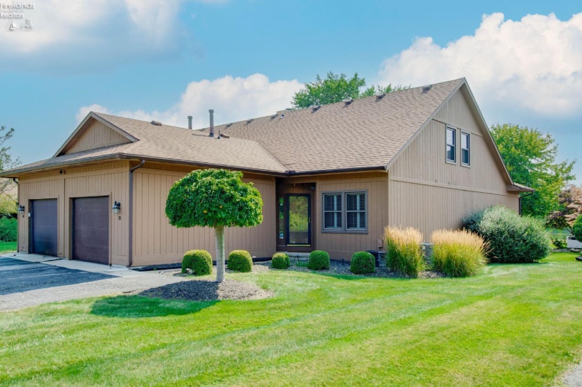 70 Harbors End, Port Clinton, 43452, 2 Bedrooms Bedrooms, ,2 BathroomsBathrooms,Residential,For Sale,Harbors End,20262977