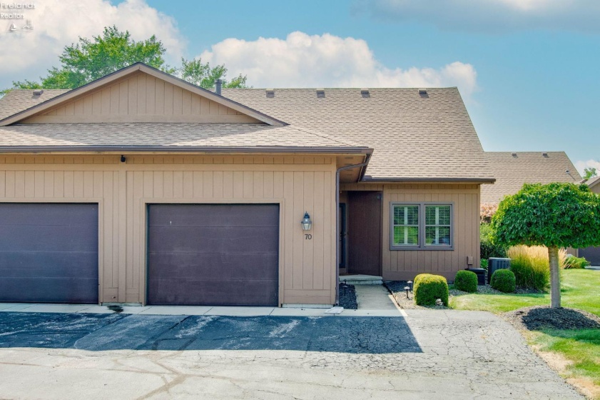 70 Harbors End, Port Clinton, 43452, 2 Bedrooms Bedrooms, ,2 BathroomsBathrooms,Residential,For Sale,Harbors End,20262977