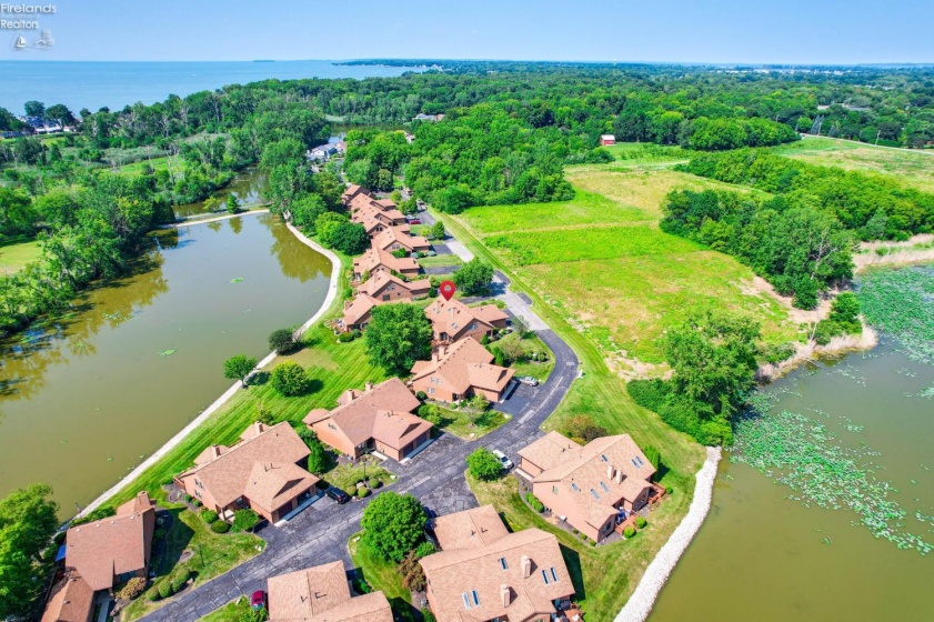 70 Harbors End, Port Clinton, 43452, 2 Bedrooms Bedrooms, ,2 BathroomsBathrooms,Residential,For Sale,Harbors End,20262977