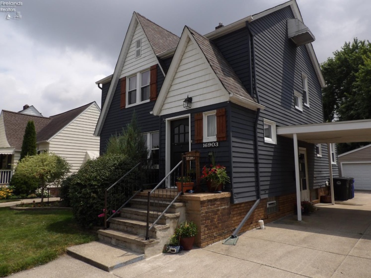 16903 Woodbury Avenue, Cleveland, 44135, 3 Bedrooms Bedrooms, ,3 BathroomsBathrooms,Residential,For Sale,Woodbury,20262933