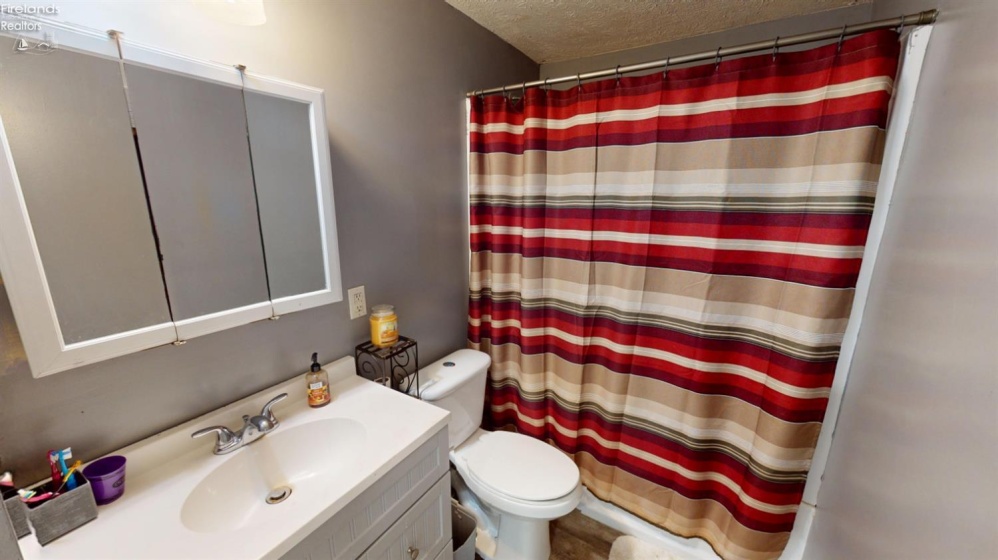 2250 Woodmont Drive, Fremont, 43420, 4 Bedrooms Bedrooms, ,2 BathroomsBathrooms,Residential,For Sale,Woodmont,20262948