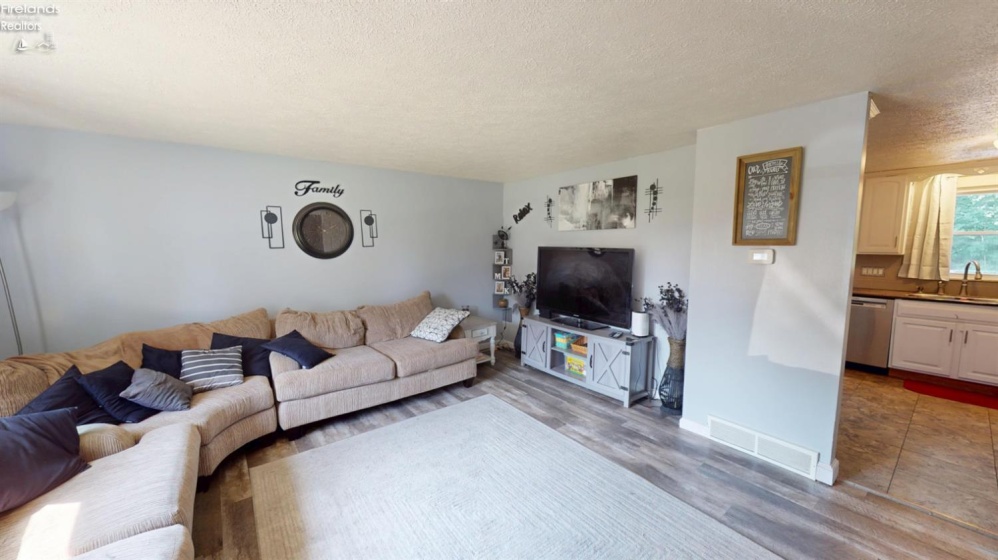 2250 Woodmont Drive, Fremont, 43420, 4 Bedrooms Bedrooms, ,2 BathroomsBathrooms,Residential,For Sale,Woodmont,20262948