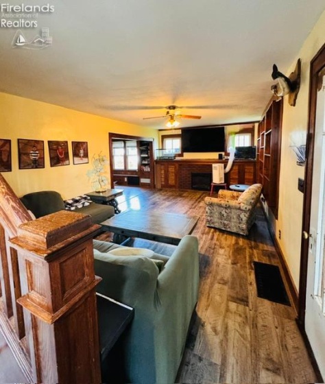 816 Warren Street, Sandusky, 44870, 4 Bedrooms Bedrooms, ,2 BathroomsBathrooms,Residential,For Sale,Warren,20262996