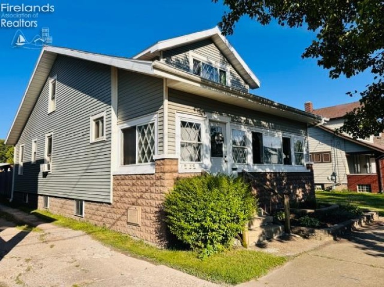 816 Warren Street, Sandusky, 44870, 4 Bedrooms Bedrooms, ,2 BathroomsBathrooms,Residential,For Sale,Warren,20262996