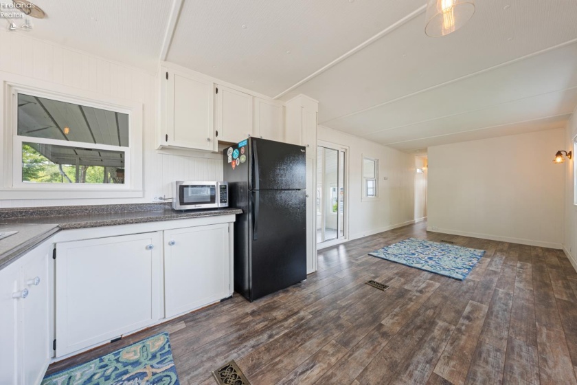 2175 Catawba Road, Port Clinton, 43452, 2 Bedrooms Bedrooms, ,1 BathroomBathrooms,Residential,For Sale,Catawba,20262941