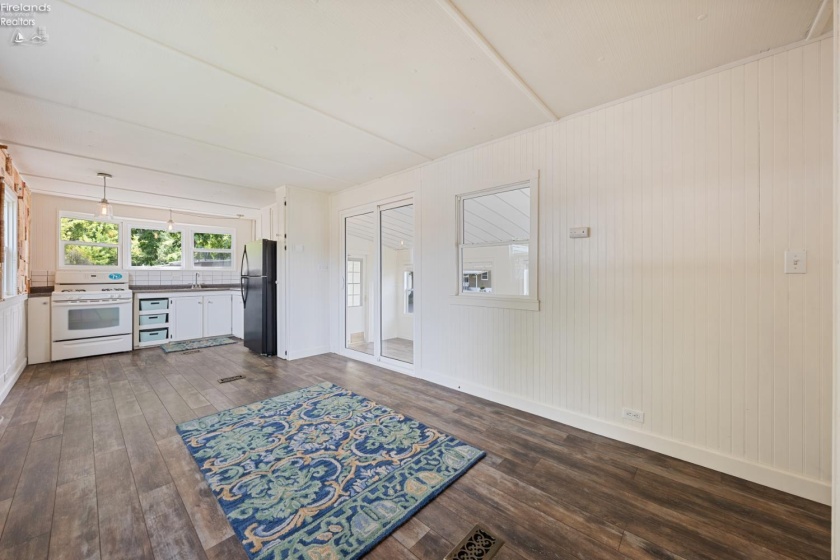 2175 Catawba Road, Port Clinton, 43452, 2 Bedrooms Bedrooms, ,1 BathroomBathrooms,Residential,For Sale,Catawba,20262941