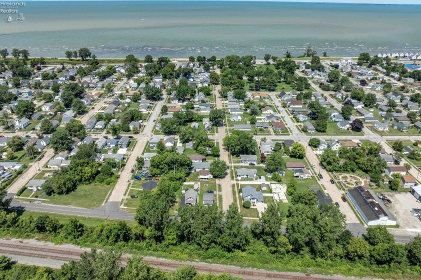 1017 State Street, Port Clinton, 43452, 2 Bedrooms Bedrooms, ,1 BathroomBathrooms,Residential,For Sale,State,20262986