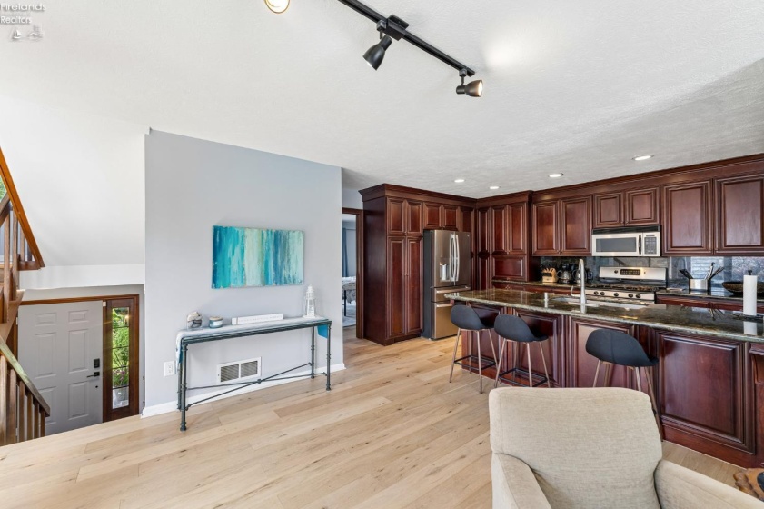 508 Mariner Village, Huron, 44839, 2 Bedrooms Bedrooms, ,3 BathroomsBathrooms,Residential,For Sale,Mariner Village,20263000