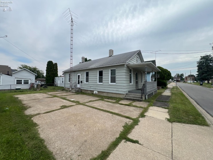 908 Ontario Street, Sandusky, 44870, 2 Bedrooms Bedrooms, ,1 BathroomBathrooms,Residential,For Sale,Ontario,20263002