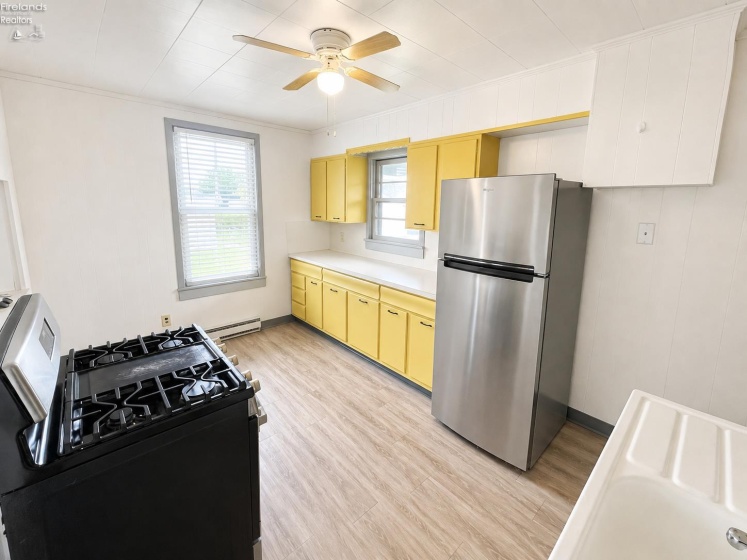 908 Ontario Street, Sandusky, 44870, 2 Bedrooms Bedrooms, ,1 BathroomBathrooms,Residential,For Sale,Ontario,20263002