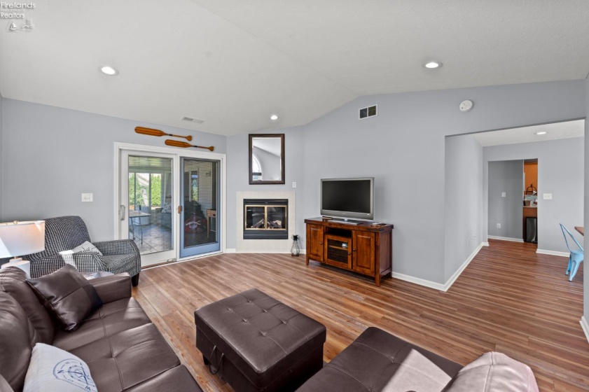 419 Miami Place, Huron, 44839, 2 Bedrooms Bedrooms, ,2 BathroomsBathrooms,Residential,For Sale,Miami,20262765