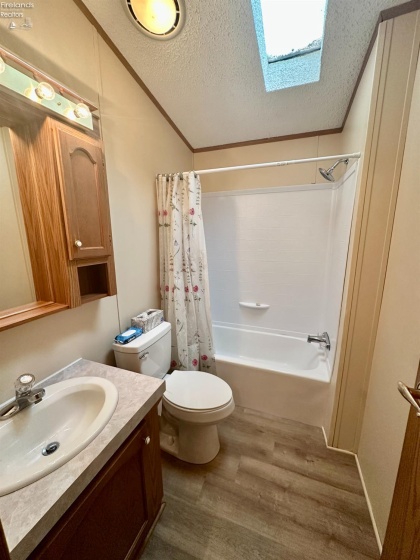 1730 Port Clinton Rd., Fremont, 43420, ,2 BathroomsBathrooms,Residential,For Sale,Port Clinton Rd.,20263009