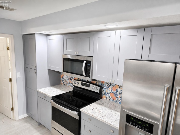 2106 Lakefield Drive, Huron, 44839, 2 Bedrooms Bedrooms, ,2 BathroomsBathrooms,Residential,For Sale,Lakefield,20263004