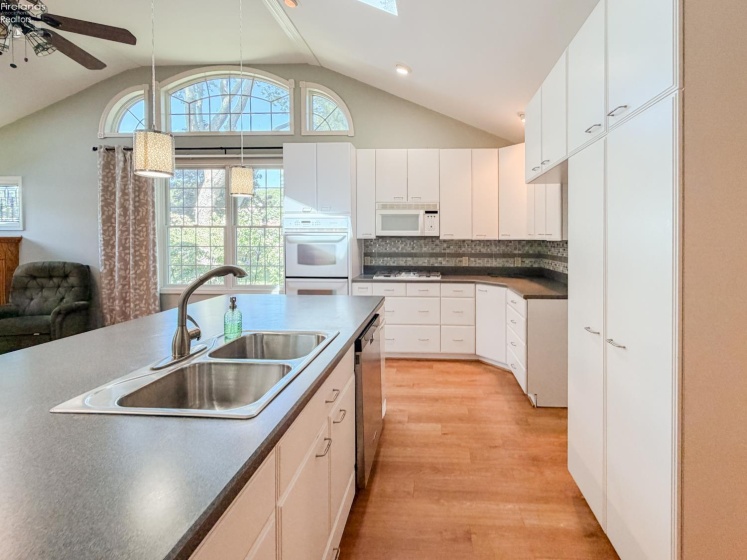1107 Columbia Avenue, Port Clinton, 43452, 3 Bedrooms Bedrooms, ,2 BathroomsBathrooms,Residential,For Sale,Columbia,20262955