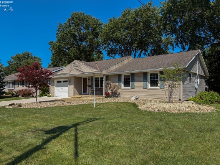 1107 Columbia Avenue, Port Clinton, 43452, 3 Bedrooms Bedrooms, ,2 BathroomsBathrooms,Residential,For Sale,Columbia,20262955