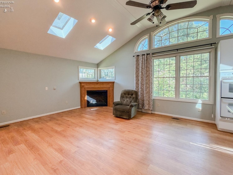 1107 Columbia Avenue, Port Clinton, 43452, 3 Bedrooms Bedrooms, ,2 BathroomsBathrooms,Residential,For Sale,Columbia,20262955