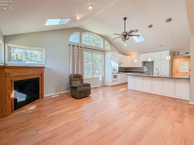 1107 Columbia Avenue, Port Clinton, 43452, 3 Bedrooms Bedrooms, ,2 BathroomsBathrooms,Residential,For Sale,Columbia,20262955