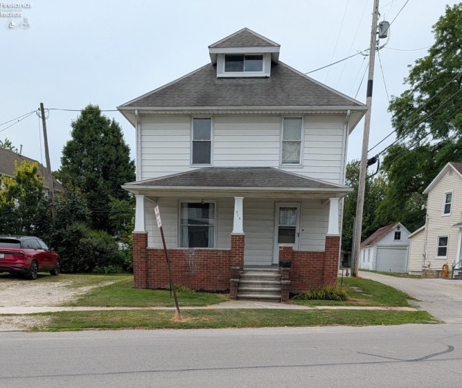 215 Perry Street, Tiffin, 44818, 4 Bedrooms Bedrooms, ,1 BathroomBathrooms,Residential,For Sale,Perry,20263030