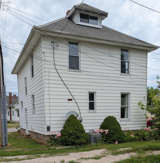 215 Perry Street, Tiffin, 44818, 4 Bedrooms Bedrooms, ,1 BathroomBathrooms,Residential,For Sale,Perry,20263030
