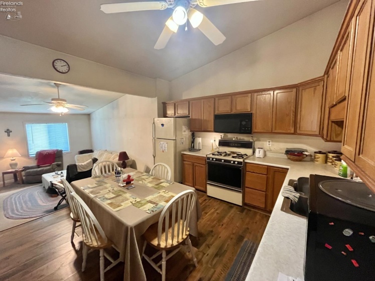 199 Circular Street, Tiffin, 44883, 2 Bedrooms Bedrooms, ,1 BathroomBathrooms,Residential,For Sale,Circular,20263038