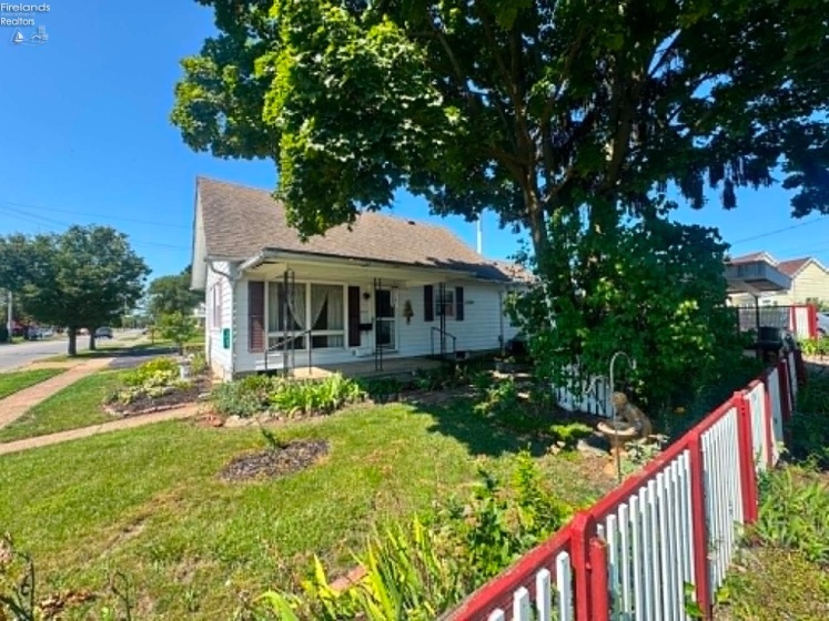 1027 Tiffin Avenue, Sandusky, 44870, 3 Bedrooms Bedrooms, ,1 BathroomBathrooms,Residential,For Sale,Tiffin,20263024
