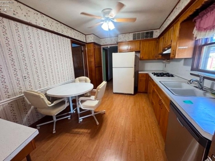 1027 Tiffin Avenue, Sandusky, 44870, 3 Bedrooms Bedrooms, ,1 BathroomBathrooms,Residential,For Sale,Tiffin,20263024