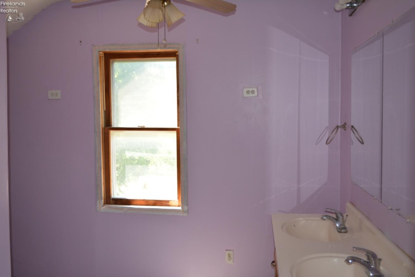419 Barker Street, Wellington, 44090, 4 Bedrooms Bedrooms, ,2 BathroomsBathrooms,Residential,For Sale,Barker,20263041