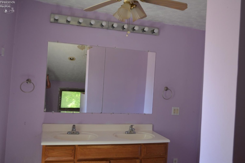 419 Barker Street, Wellington, 44090, 4 Bedrooms Bedrooms, ,2 BathroomsBathrooms,Residential,For Sale,Barker,20263041