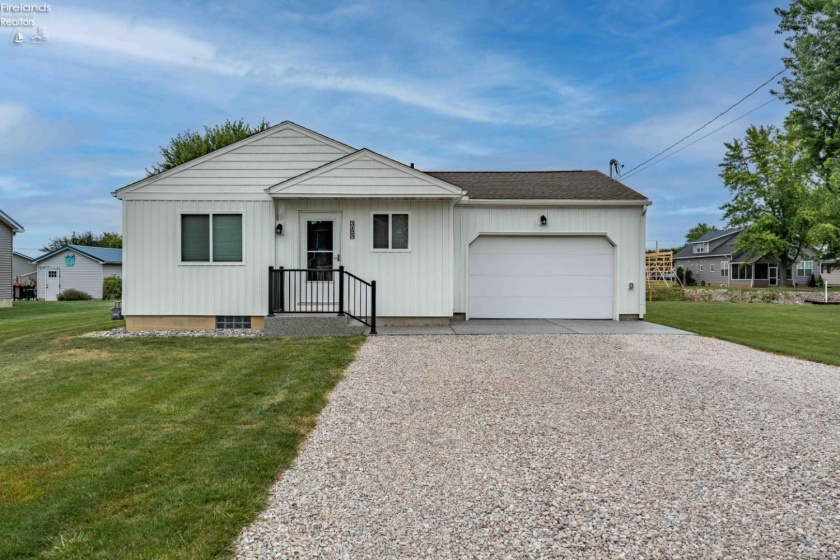 3125 Canal Road, Port Clinton, 43452, 2 Bedrooms Bedrooms, ,1 BathroomBathrooms,Residential,For Sale,Canal,20262984