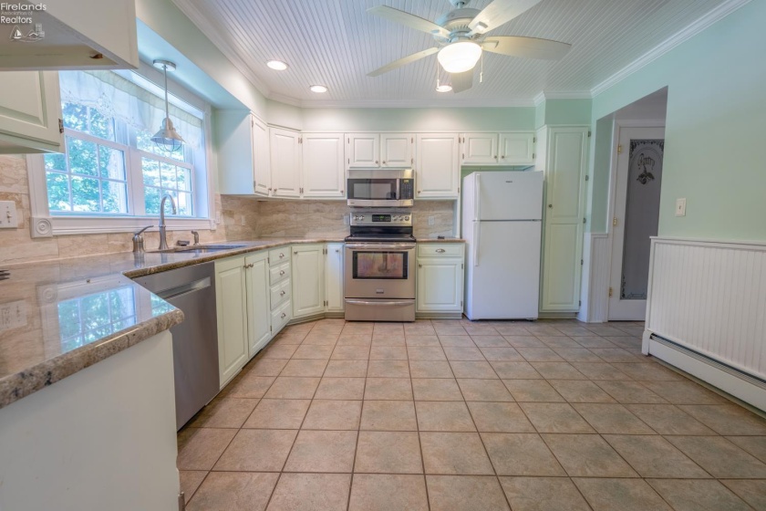 817 Seneca Avenue, Huron, 44839, 5 Bedrooms Bedrooms, ,3 BathroomsBathrooms,Residential,For Sale,Seneca,20263064