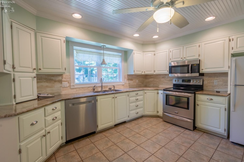 817 Seneca Avenue, Huron, 44839, 5 Bedrooms Bedrooms, ,3 BathroomsBathrooms,Residential,For Sale,Seneca,20263064