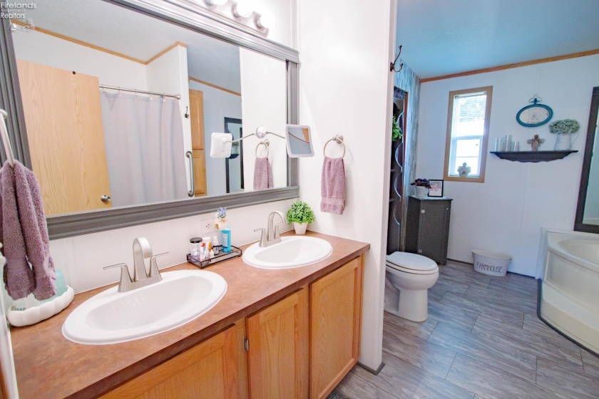 2614 Tiffin Ave, Sandusky, 44870, 3 Bedrooms Bedrooms, ,2 BathroomsBathrooms,Residential,For Sale,Tiffin Ave,20263074