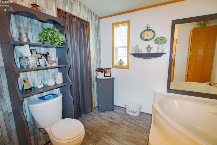 2614 Tiffin Ave, Sandusky, 44870, 3 Bedrooms Bedrooms, ,2 BathroomsBathrooms,Residential,For Sale,Tiffin Ave,20263074
