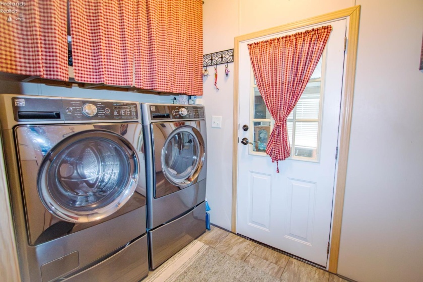 2614 Tiffin Ave, Sandusky, 44870, 3 Bedrooms Bedrooms, ,2 BathroomsBathrooms,Residential,For Sale,Tiffin Ave,20263074