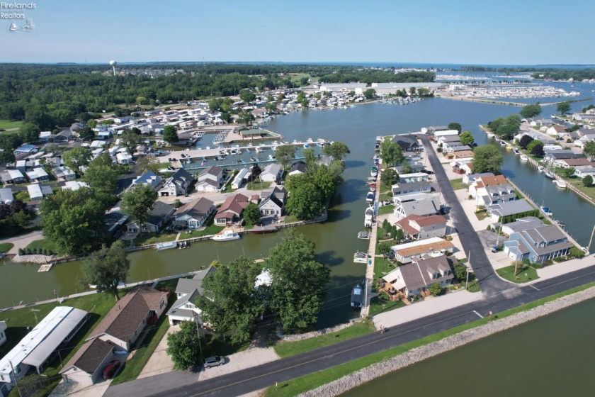 4799 Marina Avenue, Port Clinton, 43452, 2 Bedrooms Bedrooms, ,1 BathroomBathrooms,Residential,For Sale,Marina,20263081