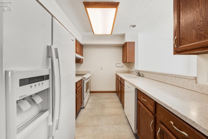 590 Vineyard Circle, Port Clinton, 43452, 2 Bedrooms Bedrooms, ,2 BathroomsBathrooms,Residential,For Sale,Vineyard,20263089