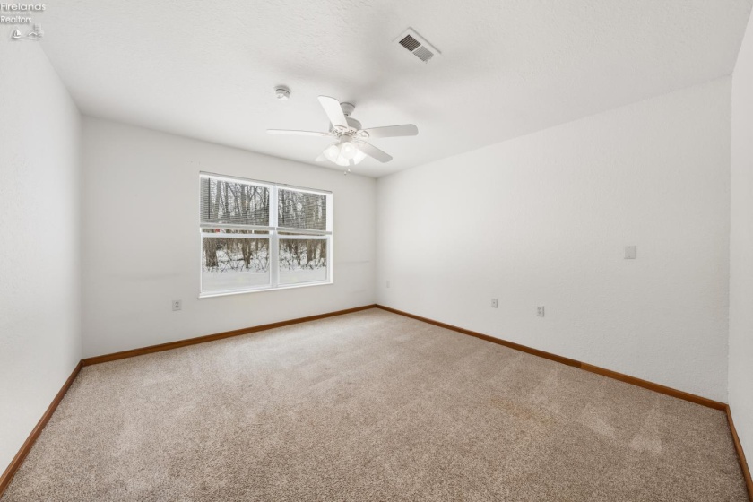 590 Vineyard Circle, Port Clinton, 43452, 2 Bedrooms Bedrooms, ,2 BathroomsBathrooms,Residential,For Sale,Vineyard,20263089