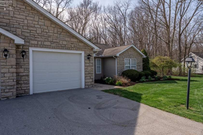 590 Vineyard Circle, Port Clinton, 43452, 2 Bedrooms Bedrooms, ,2 BathroomsBathrooms,Residential,For Sale,Vineyard,20263089