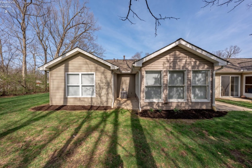 590 Vineyard Circle, Port Clinton, 43452, 2 Bedrooms Bedrooms, ,2 BathroomsBathrooms,Residential,For Sale,Vineyard,20263089