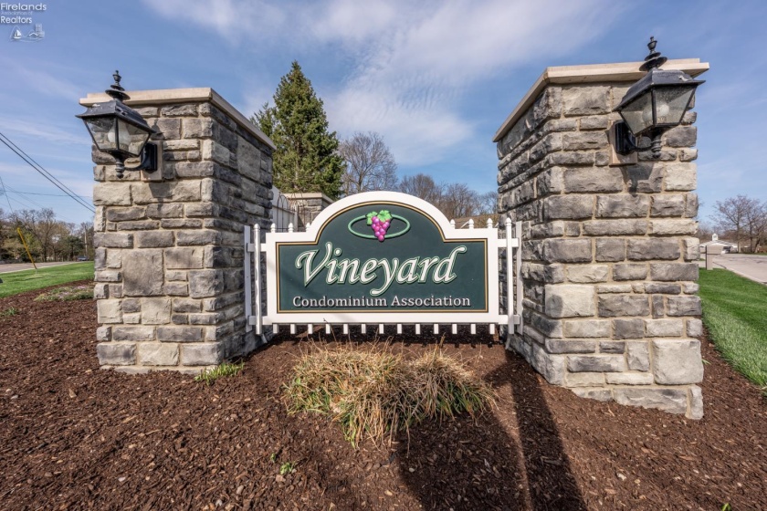 590 Vineyard Circle, Port Clinton, 43452, 2 Bedrooms Bedrooms, ,2 BathroomsBathrooms,Residential,For Sale,Vineyard,20263089