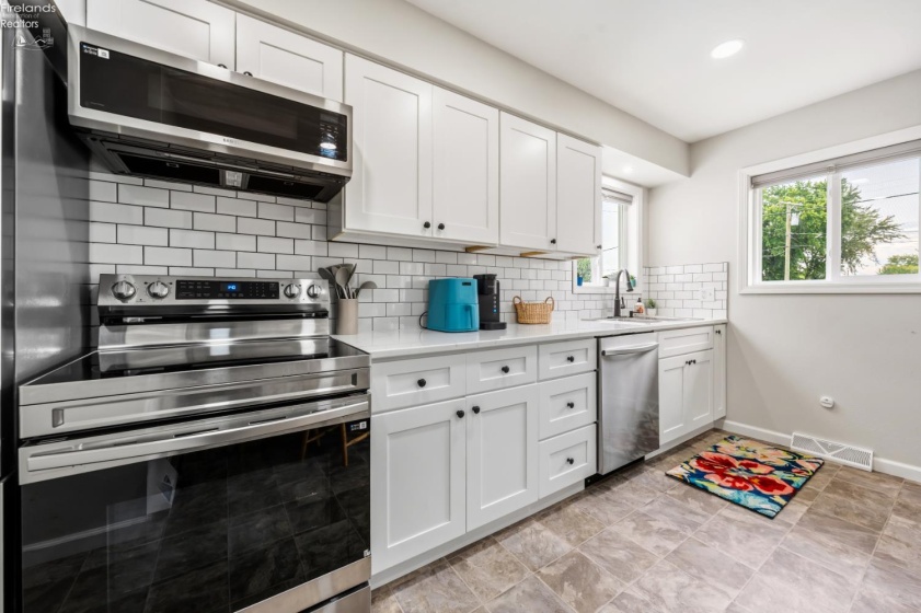 3125 Canal Road, Port Clinton, 43452, 2 Bedrooms Bedrooms, ,1 BathroomBathrooms,Residential,For Sale,Canal,20263073