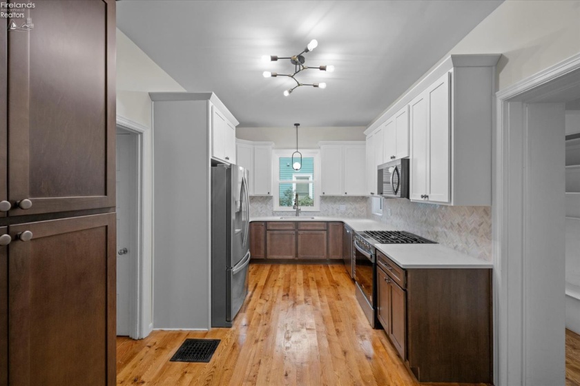 521 2nd Street, Port Clinton, 43452, 5 Bedrooms Bedrooms, ,3 BathroomsBathrooms,Residential,For Sale,2nd,20263117