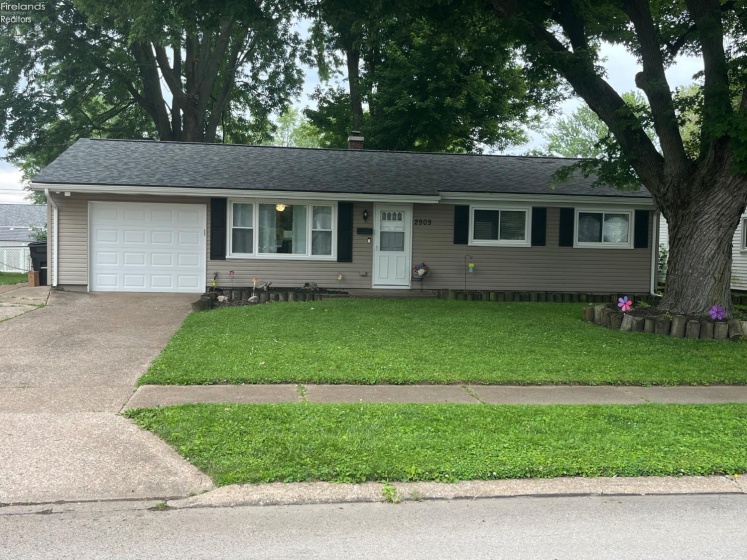 2909 Sunset Lane, Sandusky, 44870, 3 Bedrooms Bedrooms, ,1 BathroomBathrooms,Residential,For Sale,Sunset,20262957