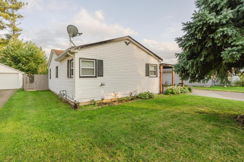 1616 Dietrick Street, Sandusky, 44870, 3 Bedrooms Bedrooms, ,1 BathroomBathrooms,Residential,For Sale,Dietrick,20263107