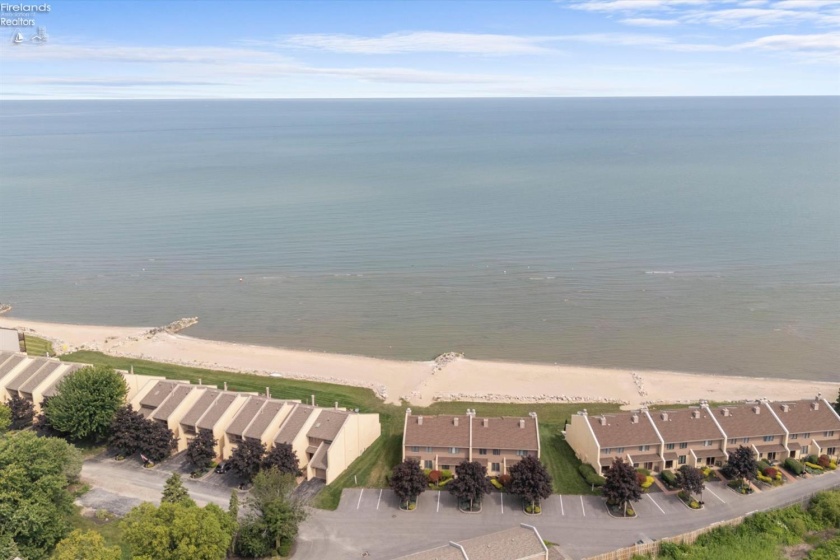 35 Grande Lake Drive, Port Clinton, 43452, 2 Bedrooms Bedrooms, ,2 BathroomsBathrooms,Residential,For Sale,Grande Lake,20263122