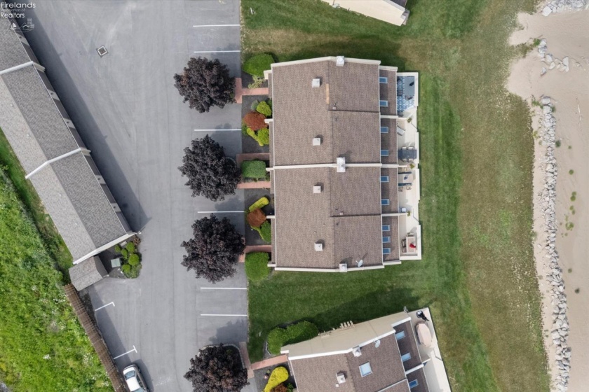 35 Grande Lake Drive, Port Clinton, 43452, 2 Bedrooms Bedrooms, ,2 BathroomsBathrooms,Residential,For Sale,Grande Lake,20263122