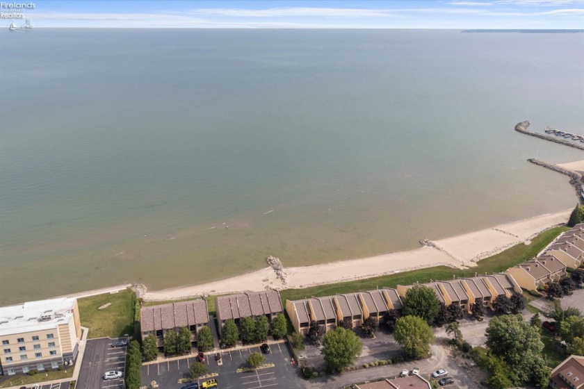 35 Grande Lake Drive, Port Clinton, 43452, 2 Bedrooms Bedrooms, ,2 BathroomsBathrooms,Residential,For Sale,Grande Lake,20263122