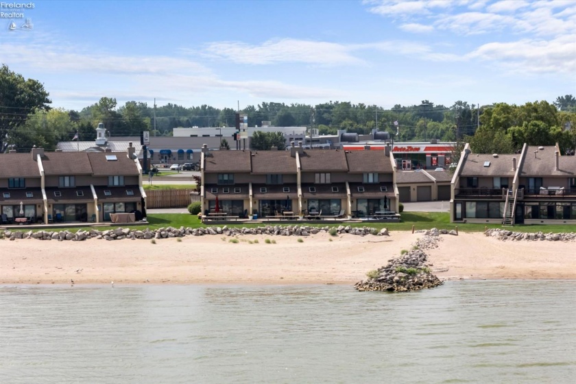 35 Grande Lake Drive, Port Clinton, 43452, 2 Bedrooms Bedrooms, ,2 BathroomsBathrooms,Residential,For Sale,Grande Lake,20263122